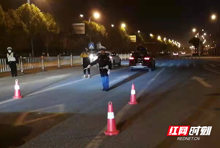 张家界交警一大队开展跨年酒驾整治行动 8人因酒驾或疑似酒驾被查休闲区蓝鸢梦想 - Www.slyday.coM 张家界交警一大队开展跨年酒驾整治行动 8人因酒驾或疑似酒驾被查休闲区蓝鸢梦想 - Www.slyday.coM