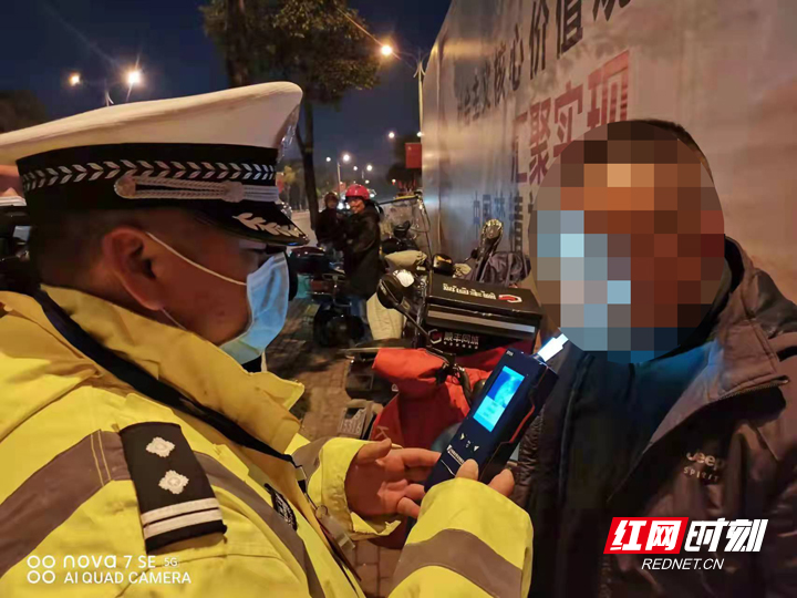 张家界交警一大队开展跨年酒驾整治行动 8人因酒驾或疑似酒驾被查休闲区蓝鸢梦想 - Www.slyday.coM 张家界交警一大队开展跨年酒驾整治行动 8人因酒驾或疑似酒驾被查休闲区蓝鸢梦想 - Www.slyday.coM