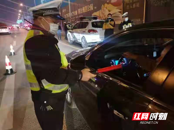 张家界交警一大队开展跨年酒驾整治行动 8人因酒驾或疑似酒驾被查休闲区蓝鸢梦想 - Www.slyday.coM 张家界交警一大队开展跨年酒驾整治行动 8人因酒驾或疑似酒驾被查休闲区蓝鸢梦想 - Www.slyday.coM