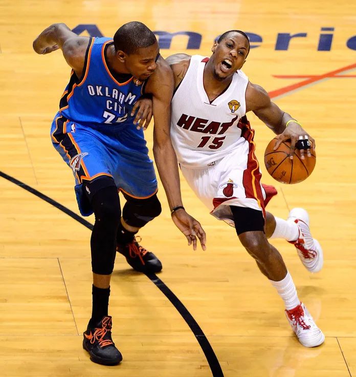 签了!2届冠军后卫回家!激烈争吵!詹姆斯连续3次向他道歉……休闲区蓝鸢梦想 - Www.slyday.coM 签了!2届冠军后卫回家!激烈争吵!詹姆斯连续3次向他道歉……休闲区蓝鸢梦想 - Www.slyday.coM