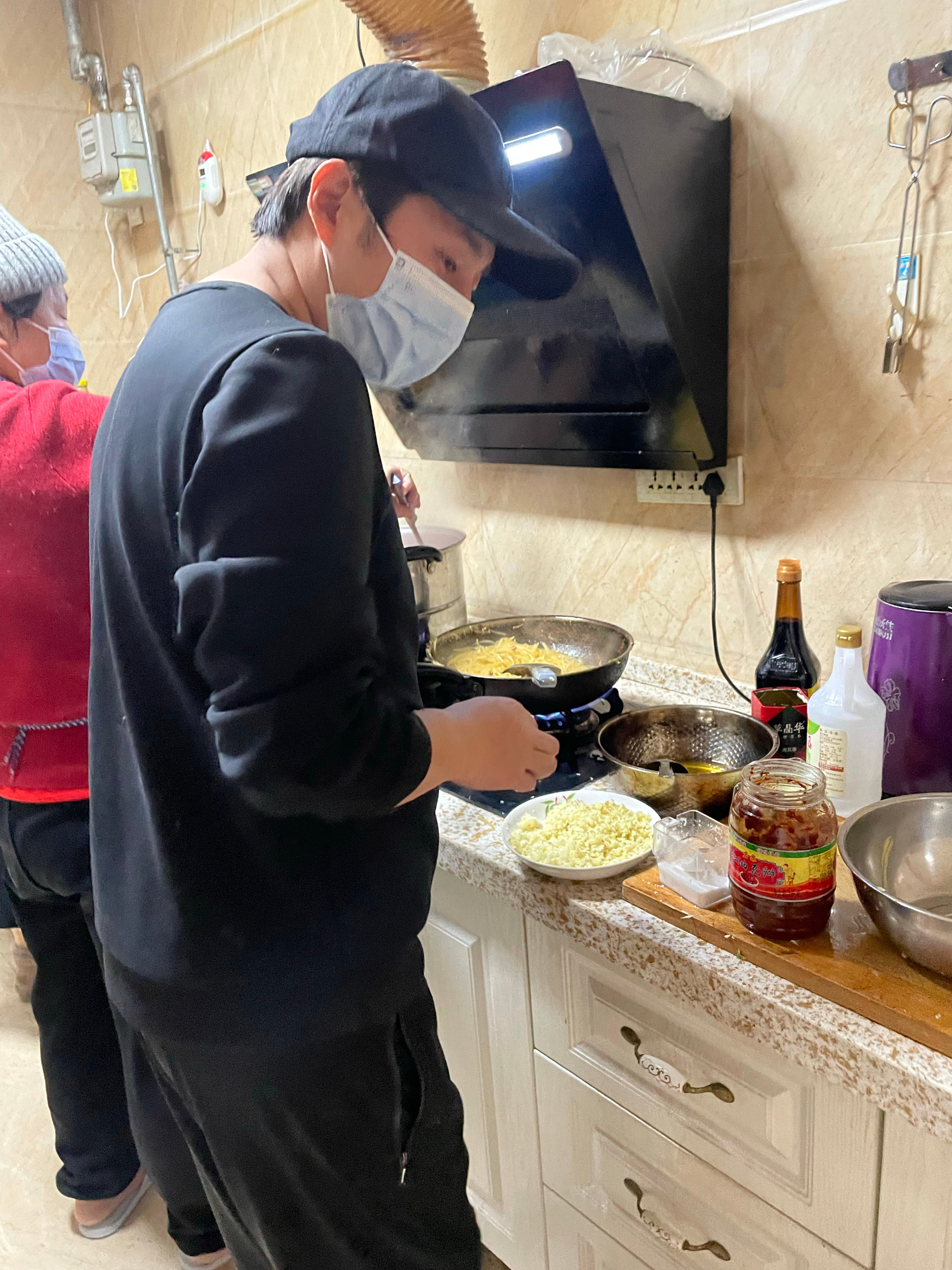 西安房东给81个租客免费做饭:希望大家吃上热乎饭,共渡难关