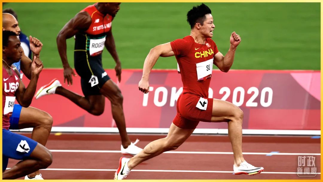 △2021年8月，2020东京奥运会男子100米半决赛，苏炳添以9.83秒的成绩获得小组第一晋级决赛，成为首位闯进奥运男子百米决赛的中国人。（图/视觉中国）