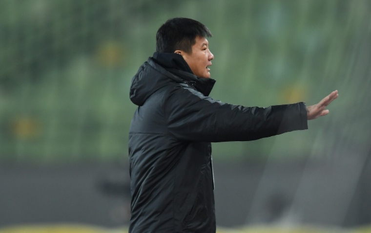 记者爆料：除了李霄鹏，国足教练组都是临时工，踢完越南就解散