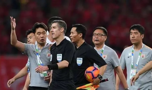 恭喜李霄鹏!出征世预赛收喜讯,国足双杀越南队添重要保障