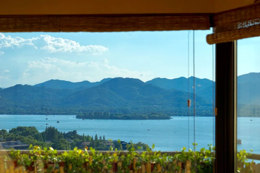 贵餐厅内卷元年?在杭州,那些人均超过500的轻奢餐厅究竟值不值得去休闲区蓝鸢梦想 - Www.slyday.coM 贵餐厅内卷元年?在杭州,那些人均超过500的轻奢餐厅究竟值不值得去休闲区蓝鸢梦想 - Www.slyday.coM