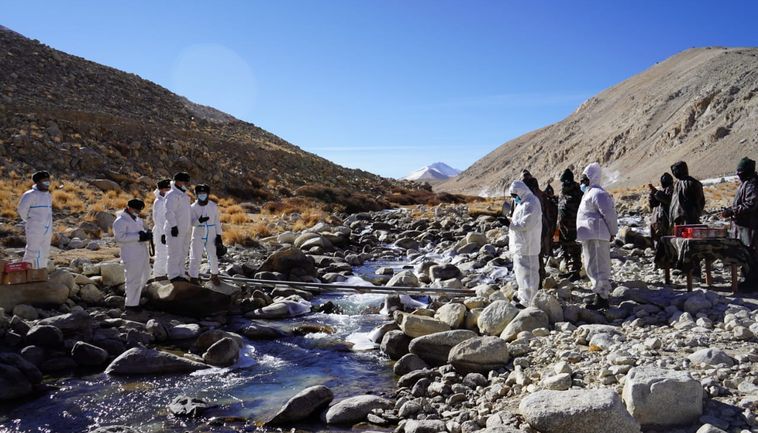印媒:2022年第一天,中印士兵在边境互致祝福、互赠糖果休闲区蓝鸢梦想 - Www.slyday.coM 印媒:2022年第一天,中印士兵在边境互致祝福、互赠糖果休闲区蓝鸢梦想 - Www.slyday.coM
