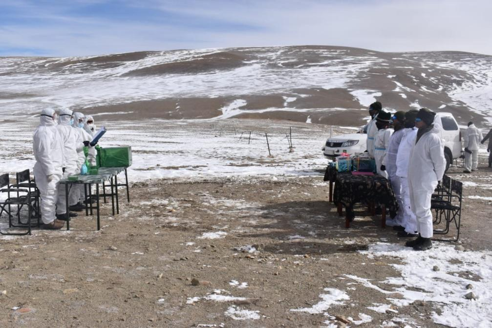 2022第一天,中印士兵在边境交换新年糖果休闲区蓝鸢梦想 - Www.slyday.coM 2022第一天,中印士兵在边境交换新年糖果休闲区蓝鸢梦想 - Www.slyday.coM