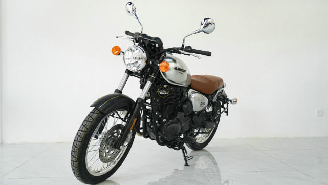 两万多的500cc复古 逸500到店实拍 勾起童年的记忆