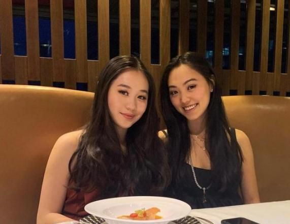 李连杰女儿晒为利智60岁庆生照女儿颜值太高完美继承母亲美貌