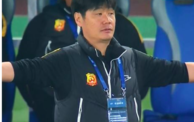 李霄鹏做三大重要决策,国足征召40人豪华团队,力拼日本越南不败