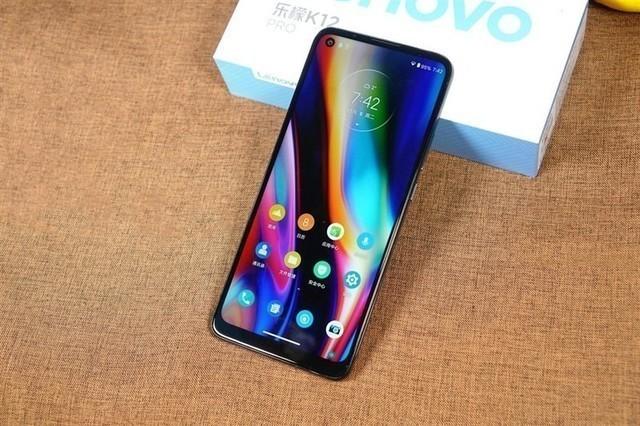 过年回家送啥好?这三款手机让父母也能感受智能机的便利休闲区蓝鸢梦想 - Www.slyday.coM 过年回家送啥好?这三款手机让父母也能感受智能机的便利休闲区蓝鸢梦想 - Www.slyday.coM