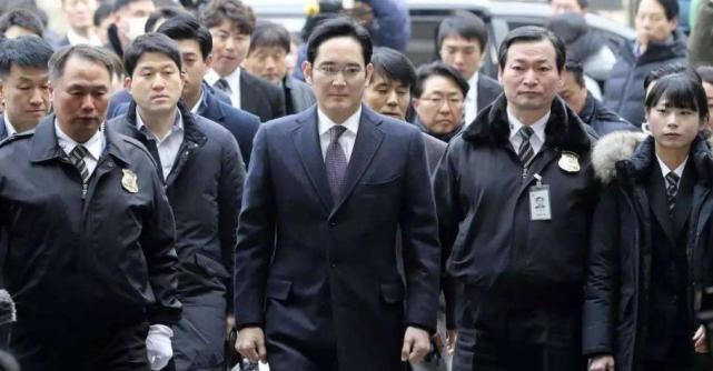 「文在寅的奋力一击」：为密友复仇，他要打倒统治<a href=