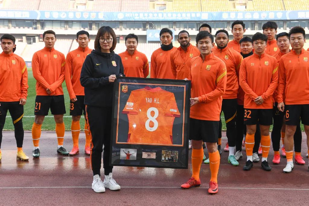 专访|姚翰林:让8号球衣随我一起退役,是武汉对我的最大认可休闲区蓝鸢梦想 - Www.slyday.coM 专访|姚翰林:让8号球衣随我一起退役,是武汉对我的最大认可休闲区蓝鸢梦想 - Www.slyday.coM