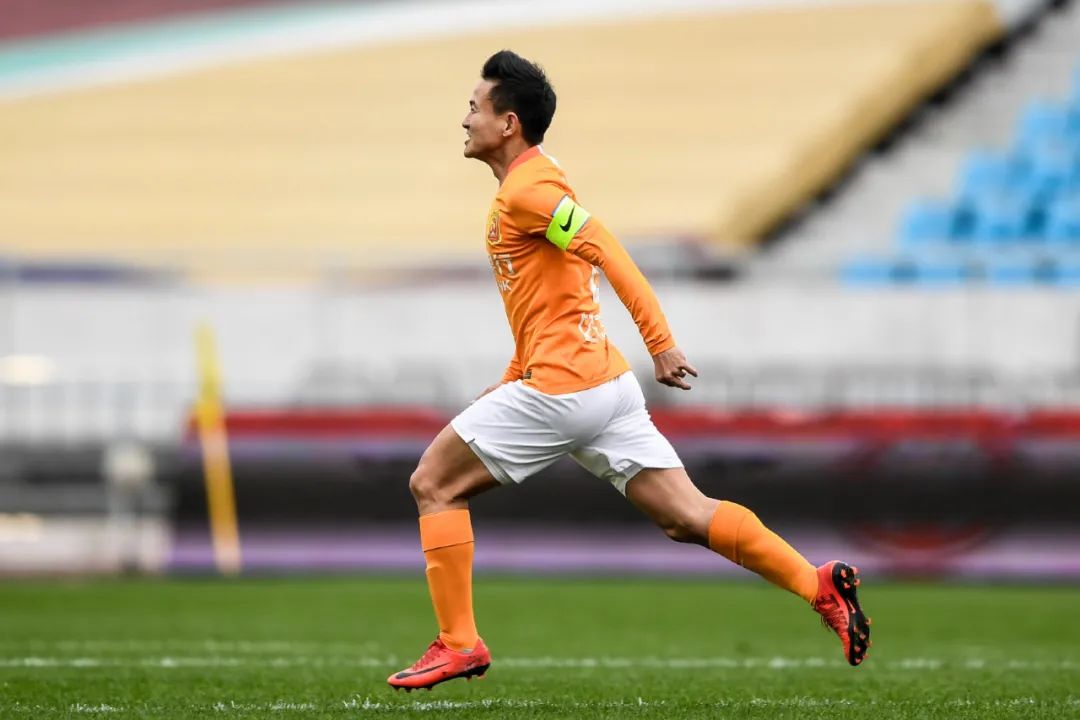 专访|姚翰林:让8号球衣随我一起退役,是武汉对我的最大认可休闲区蓝鸢梦想 - Www.slyday.coM 专访|姚翰林:让8号球衣随我一起退役,是武汉对我的最大认可休闲区蓝鸢梦想 - Www.slyday.coM