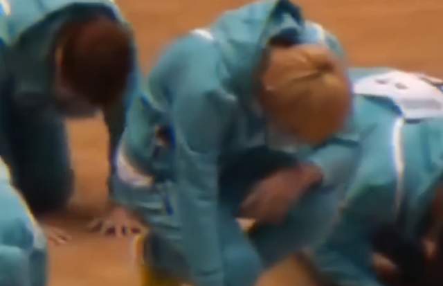 女星王怡人参加团体活动，拒绝下跪行<a href=