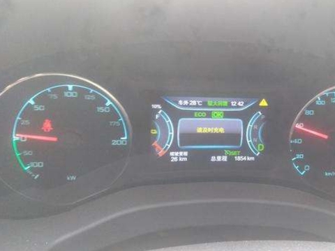 电动车开了5年，续航缩水10倍，汽车放店里维修却被收维修费？