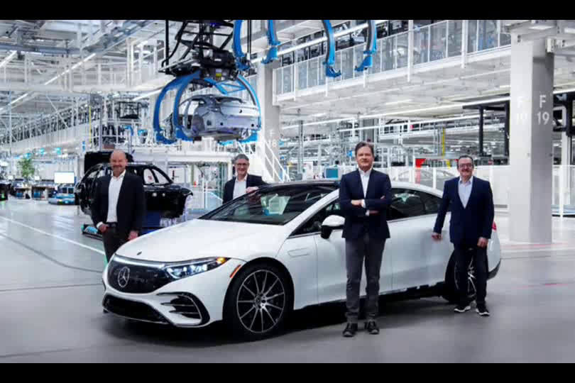 奔驰EQS流水线原来是这样的，这车在国内到底能卖好吗？