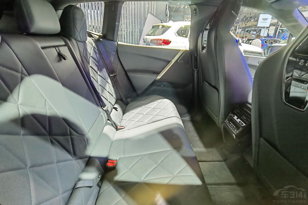 过年回家能开上这几辆车绝对是大老板 普通人看看算了休闲区蓝鸢梦想 - Www.slyday.coM 过年回家能开上这几辆车绝对是大老板 普通人看看算了休闲区蓝鸢梦想 - Www.slyday.coM