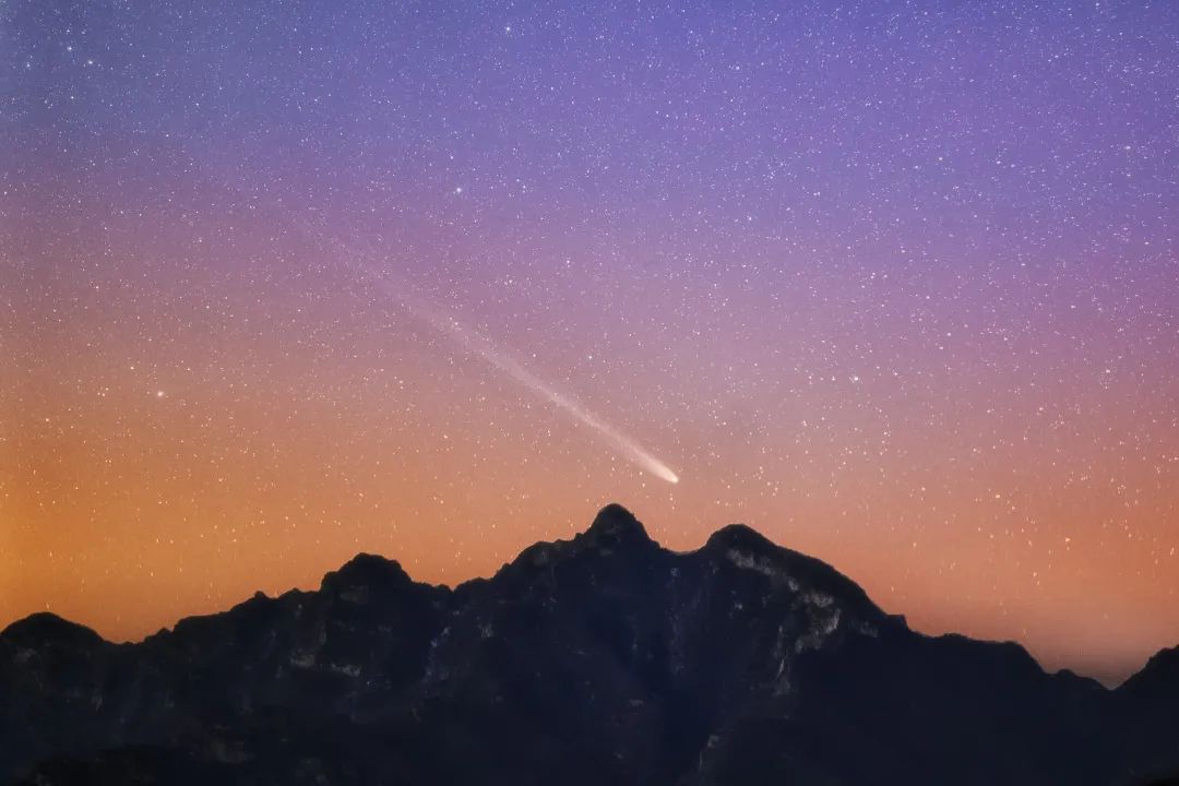  2021年12月28日的伦纳德彗星，孙思摄于北京 | 夜空中国