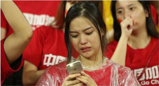 央5直播国足世预赛,球迷底线初一别输越南,郑智能否接班李霄鹏