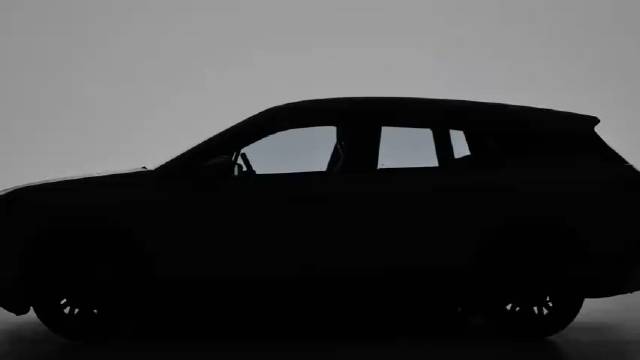 宝马iX车身可变色技术……