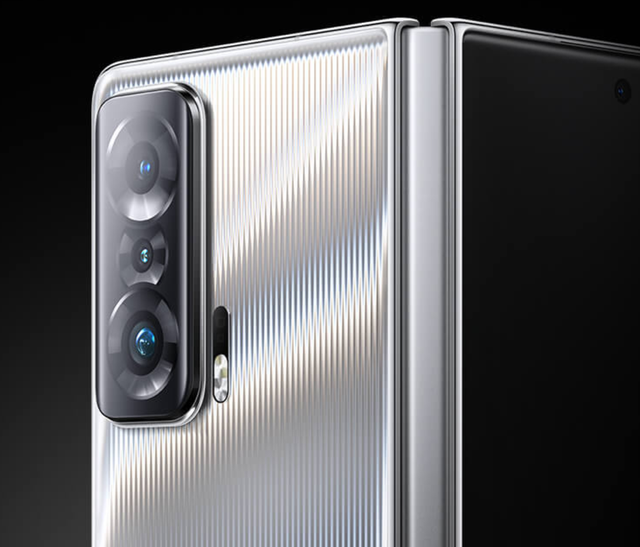 荣耀Magic V折叠屏手机售价提前曝光!1.4万元起?明显贵了休闲区蓝鸢梦想 - Www.slyday.coM 荣耀Magic V折叠屏手机售价提前曝光!1.4万元起?明显贵了休闲区蓝鸢梦想 - Www.slyday.coM