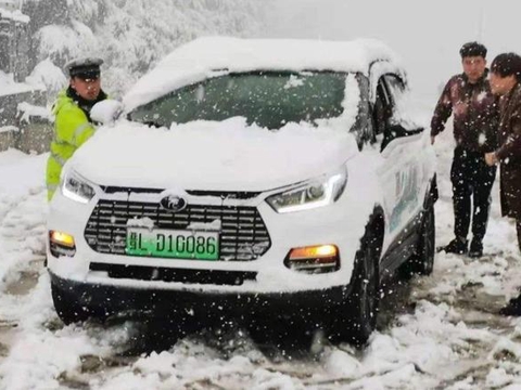 南方普降暴雪，揭开新能源遮羞布，车主称其“赔钱货”