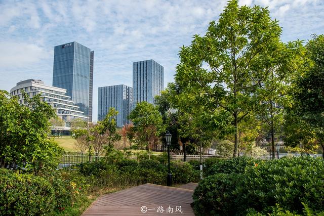 广州郊区房价是多少（广州超远郊新城，距离市中心50公里，仅十年时间就变成“小深圳”）广州郊区是哪个区，