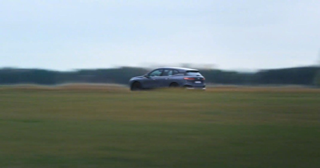 宝马iX M60弹射起步展示，双电机综合输出619马力和1100牛·米……