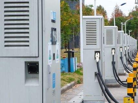 2021年新增公共充电桩2.2万 上海累计建成充电桩超过50万根