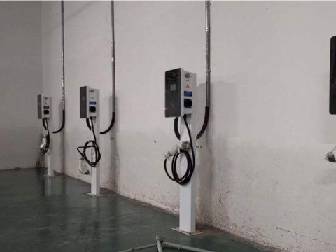 开了5年纯电车，车主哭诉四大缺点，每一个都很扎心