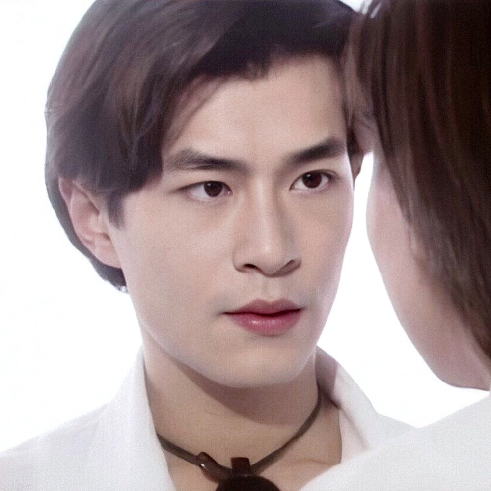 那么"白古"时期古天乐的丰盈嘴唇就会给人一种"美男子"诱人的感