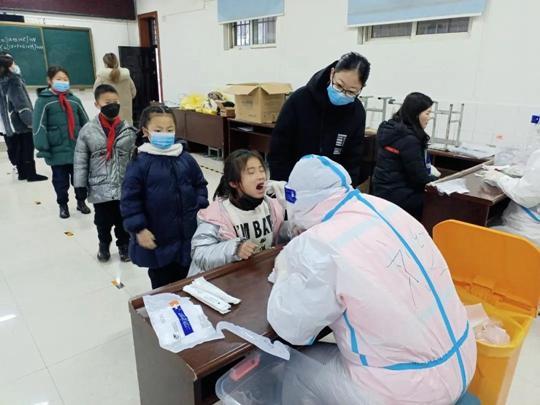 风雪中的抗疫坚守——穿越寒冬,我们定会再次拥抱休闲区蓝鸢梦想 - Www.slyday.coM 风雪中的抗疫坚守——穿越寒冬,我们定会再次拥抱休闲区蓝鸢梦想 - Www.slyday.coM