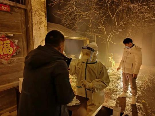 风雪中的抗疫坚守——穿越寒冬,我们定会再次拥抱休闲区蓝鸢梦想 - Www.slyday.coM 风雪中的抗疫坚守——穿越寒冬,我们定会再次拥抱休闲区蓝鸢梦想 - Www.slyday.coM