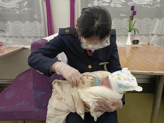 夫妻俩列车上借奶粉,婴儿竟是花11万元买来的休闲区蓝鸢梦想 - Www.slyday.coM 夫妻俩列车上借奶粉,婴儿竟是花11万元买来的休闲区蓝鸢梦想 - Www.slyday.coM