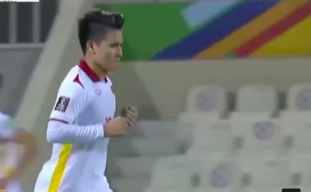 针锋相对！越南放狠招对付李霄鹏，清洗3大主力用7大新人决战国足