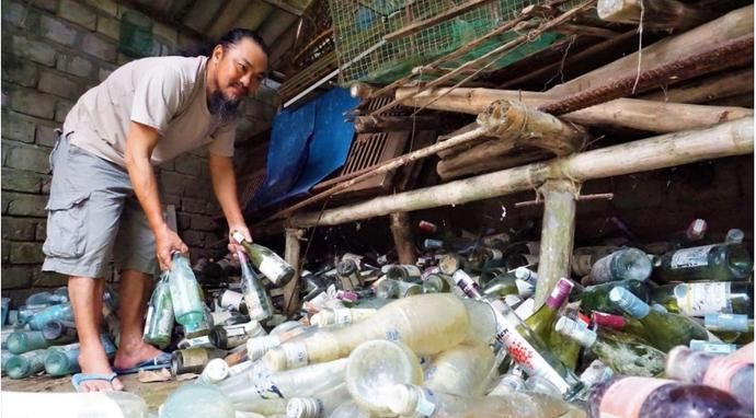 越南男子用捡来的酒瓶子造出了一座房子，花费了15年的时间