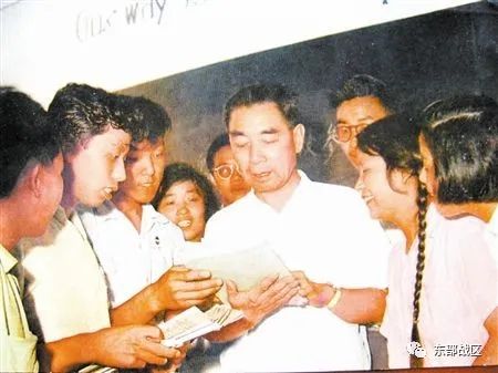 46年了,敬爱的周总理,我们永远怀念您……休闲区蓝鸢梦想 - Www.slyday.coM 46年了,敬爱的周总理,我们永远怀念您……休闲区蓝鸢梦想 - Www.slyday.coM