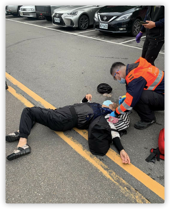 池秋美殡仪馆祭拜婆婆遭车祸,被货车撞后脑勺着地,现场画面曝光休闲区蓝鸢梦想 - Www.slyday.coM 池秋美殡仪馆祭拜婆婆遭车祸,被货车撞后脑勺着地,现场画面曝光休闲区蓝鸢梦想 - Www.slyday.coM