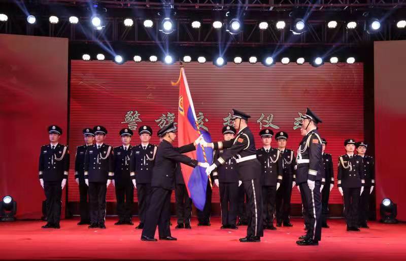 致敬中国人民警察节!枣庄台儿庄公安新警入警誓言铿锵休闲区蓝鸢梦想 - Www.slyday.coM 致敬中国人民警察节!枣庄台儿庄公安新警入警誓言铿锵休闲区蓝鸢梦想 - Www.slyday.coM