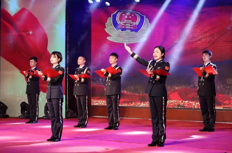 致敬中国人民警察节!枣庄台儿庄公安新警入警誓言铿锵休闲区蓝鸢梦想 - Www.slyday.coM 致敬中国人民警察节!枣庄台儿庄公安新警入警誓言铿锵休闲区蓝鸢梦想 - Www.slyday.coM