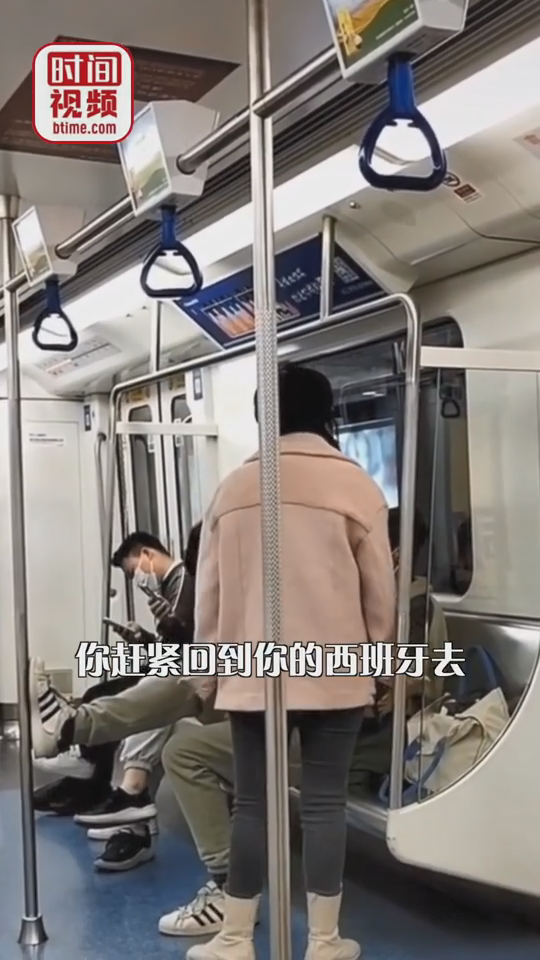 “一老外褪下口罩还踩扶手”，@港铁深圳回应