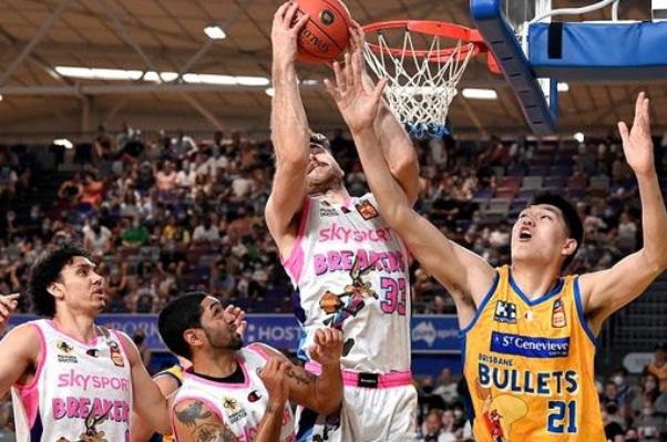 刘传兴闯荡澳洲失败,青岛主帅看中高诗岩