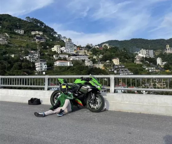 那个抢银行的越南小伙被抓了,抢走的35亿盾用来“撩妹买车”了