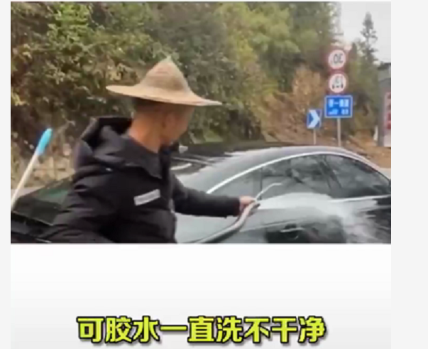 男子开60万奥迪回农村,被人用钢丝球洗车,车主不敢管休闲区蓝鸢梦想 - Www.slyday.coM 男子开60万奥迪回农村,被人用钢丝球洗车,车主不敢管休闲区蓝鸢梦想 - Www.slyday.coM