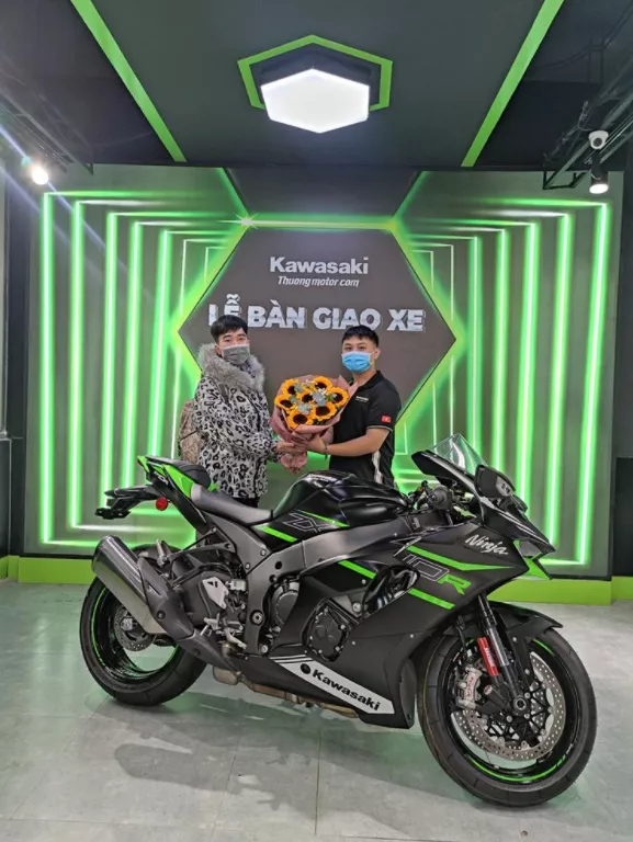 那个抢银行的越南小伙被抓了,抢走的35亿盾用来“撩妹买车”了