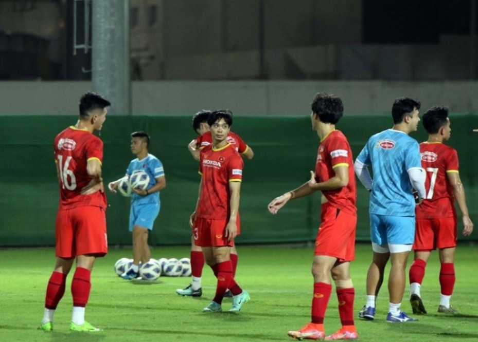 国足4消息!沈梦雨成球队大腿,越南队放烟雾弹,卡帅违约金曝光