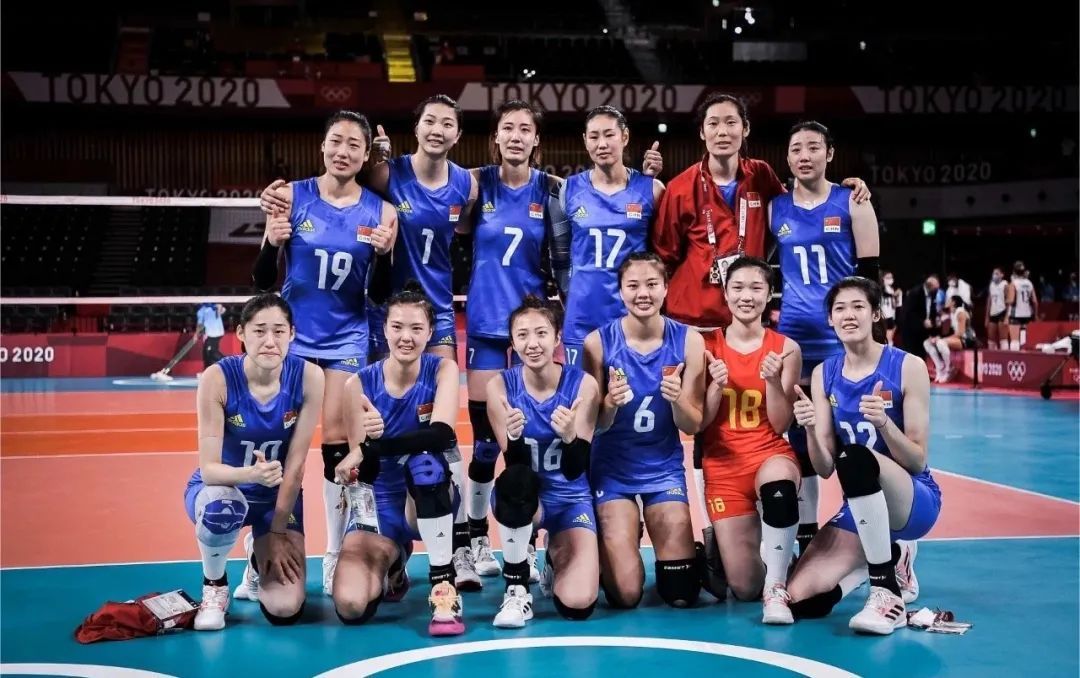 东京奥运会，卫冕冠军中国女排意外止步小组赛。