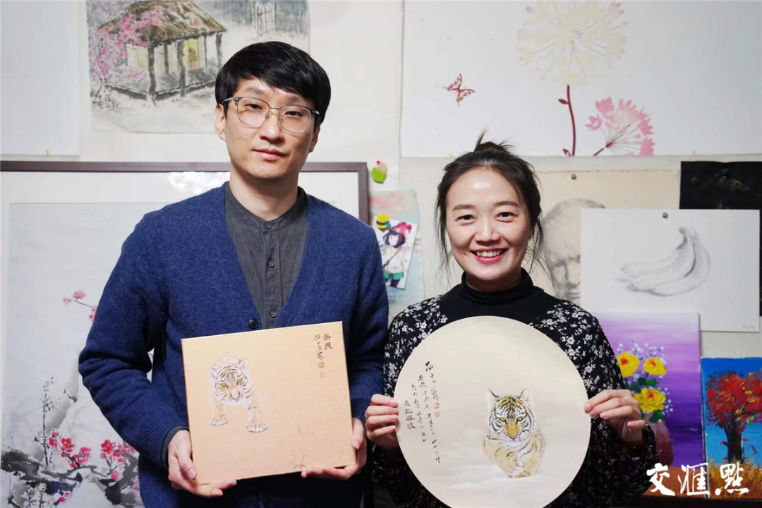 居住在南京的韩国画家尹敏璨新年画虎迎新春