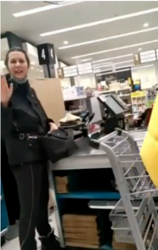 加拿大女子辱骂华裔夫妇“带来病毒”,叫嚣家里有人是“蒙特利尔最好的律师之一”休闲区蓝鸢梦想 - Www.slyday.coM 加拿大女子辱骂华裔夫妇“带来病毒”,叫嚣家里有人是“蒙特利尔最好的律师之一”休闲区蓝鸢梦想 - Www.slyday.coM